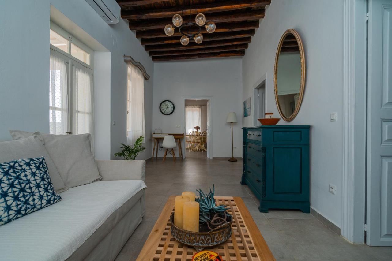 Komis Mansion Exámbela المظهر الخارجي الصورة