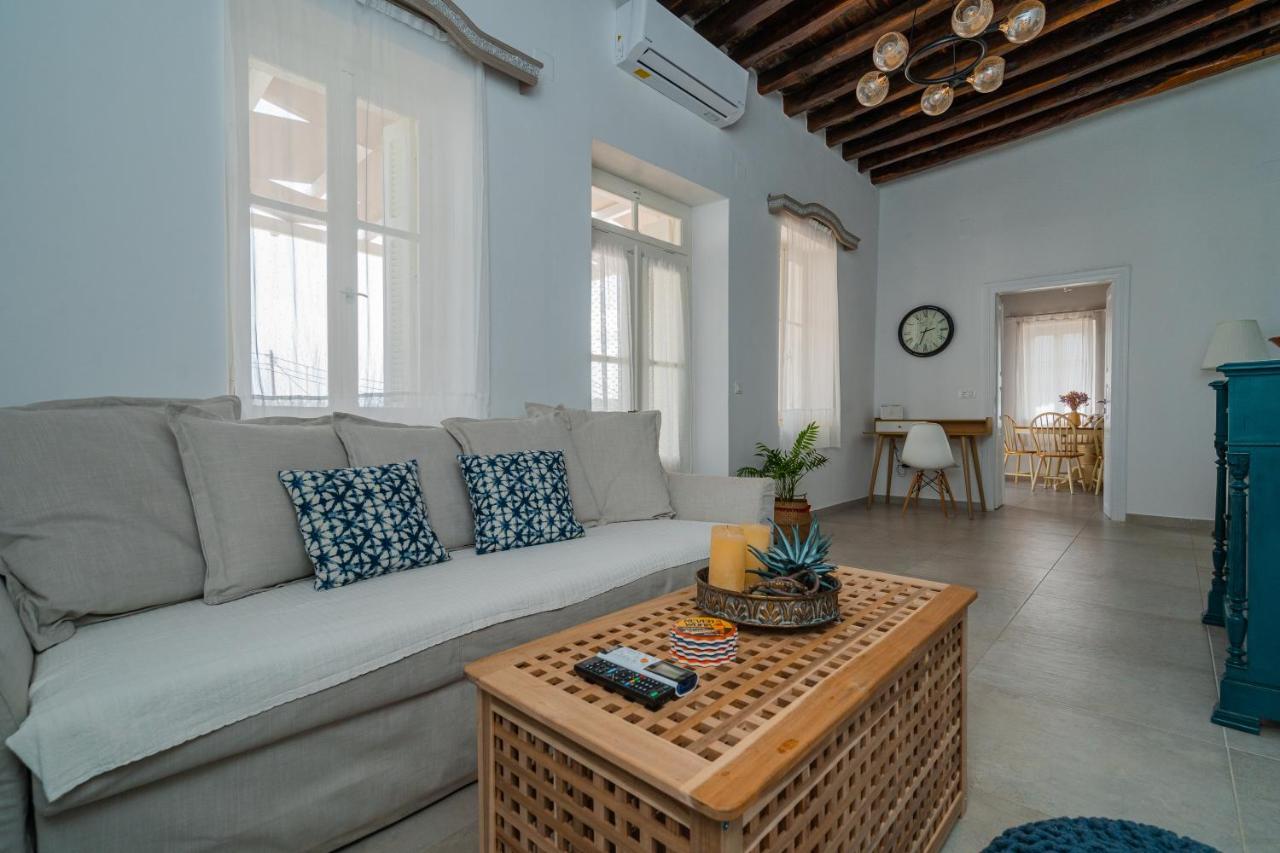 Komis Mansion Exámbela المظهر الخارجي الصورة