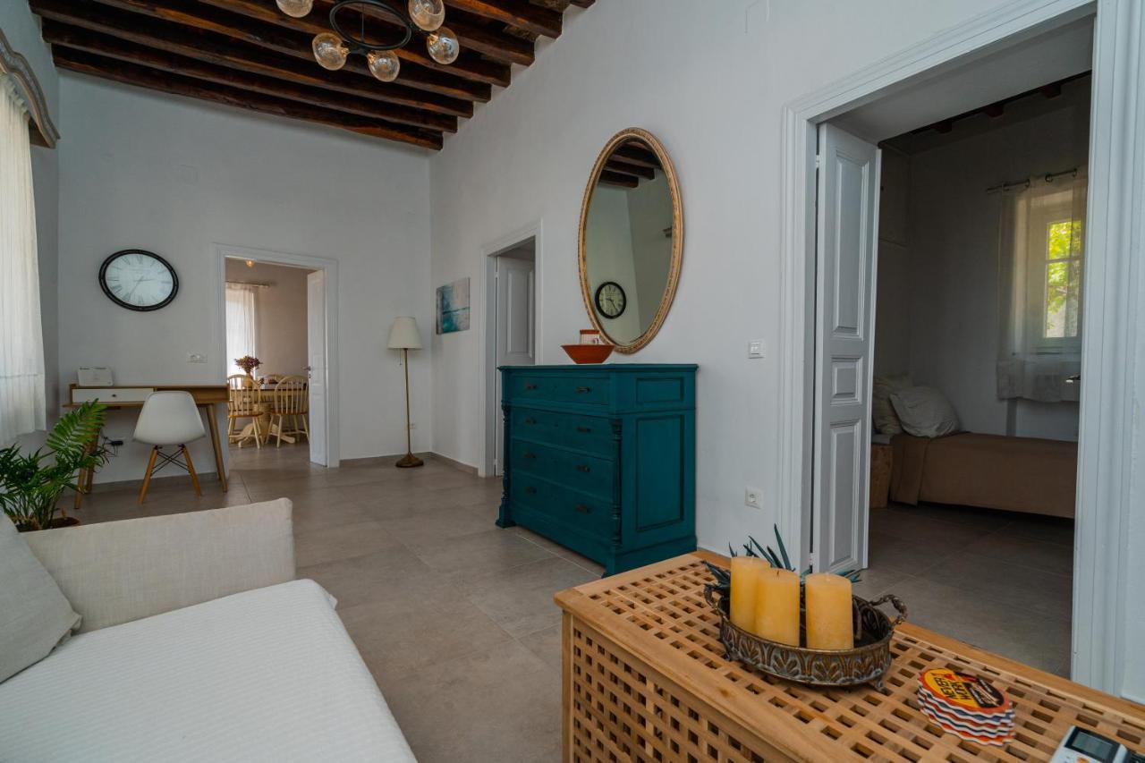Komis Mansion Exámbela المظهر الخارجي الصورة