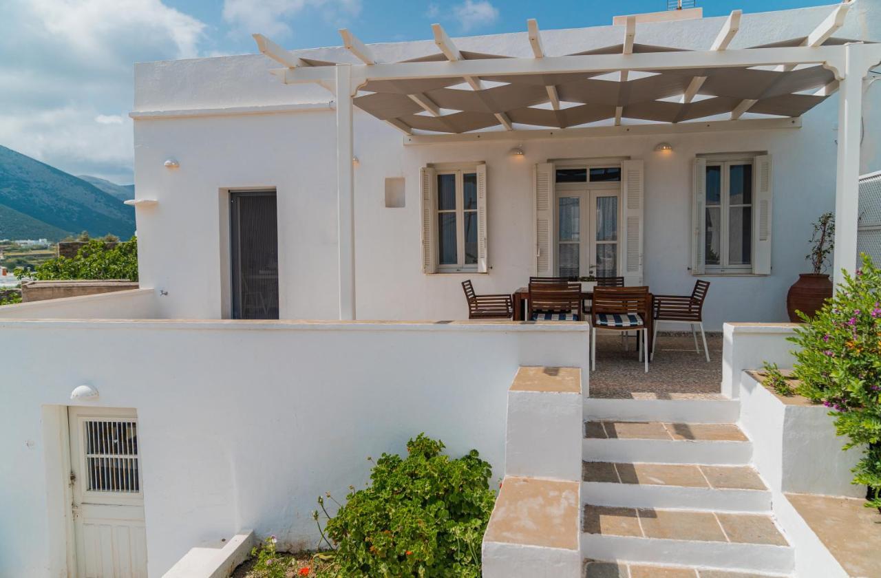 Komis Mansion Exámbela المظهر الخارجي الصورة