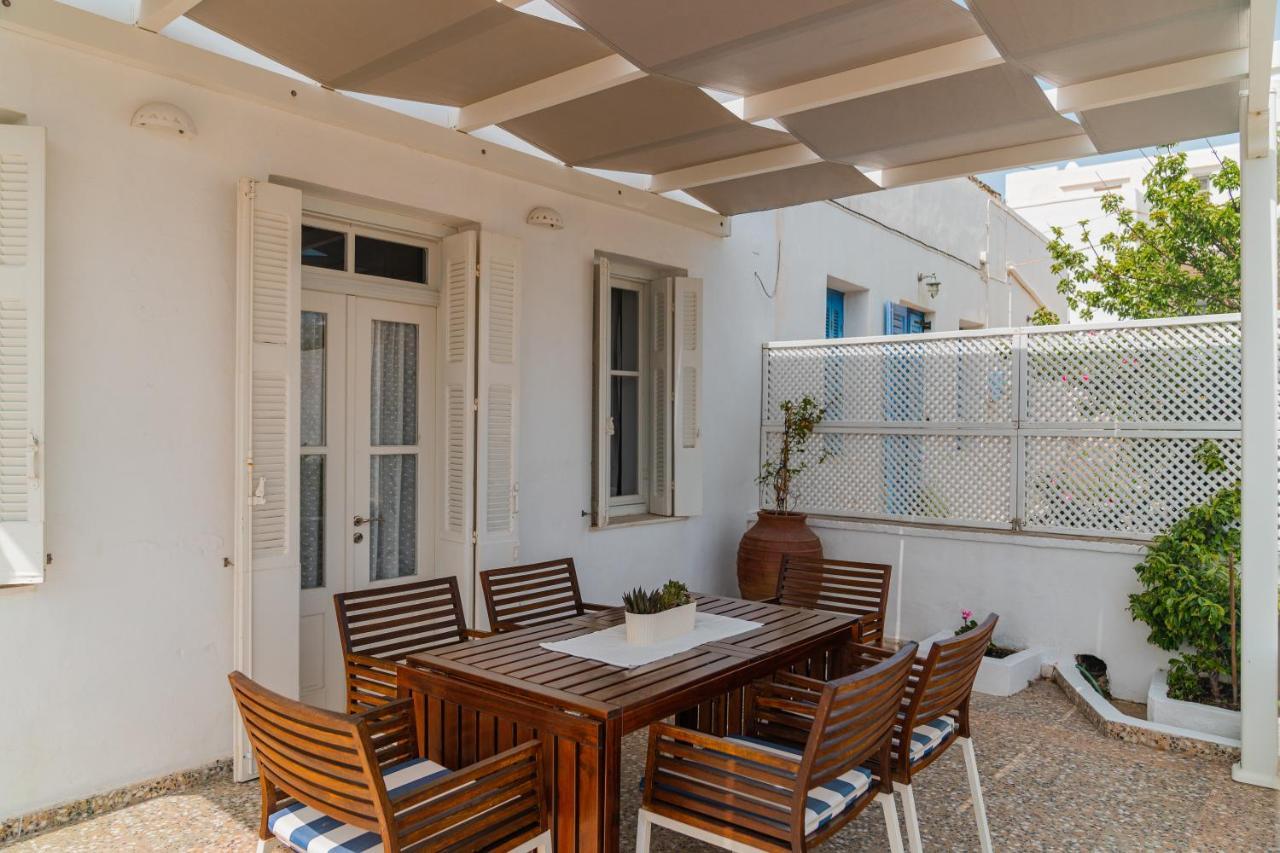 Komis Mansion Exámbela المظهر الخارجي الصورة