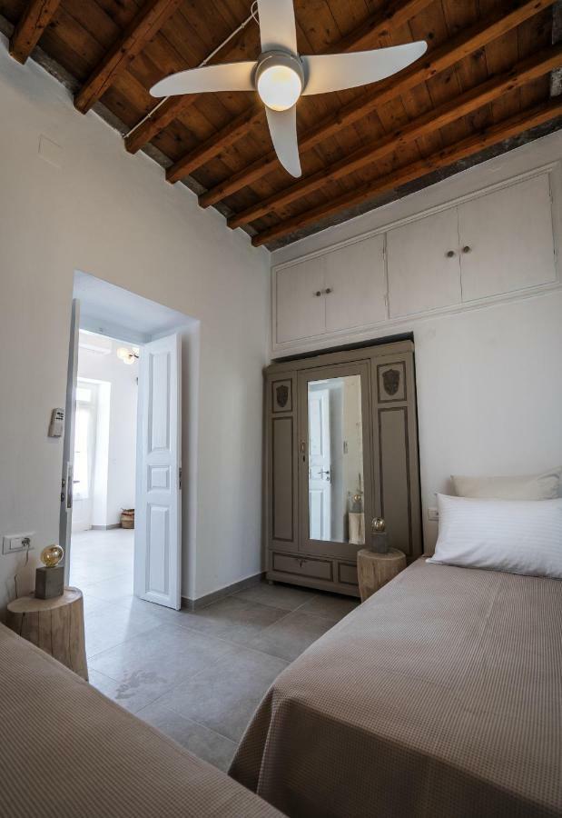 Komis Mansion Exámbela المظهر الخارجي الصورة