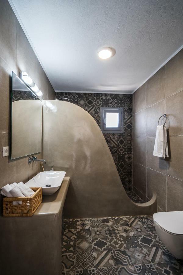 Komis Mansion Exámbela المظهر الخارجي الصورة