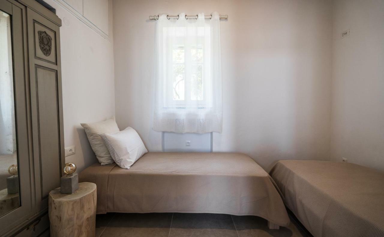 Komis Mansion Exámbela المظهر الخارجي الصورة